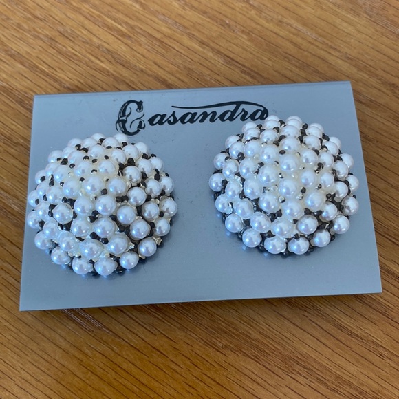 NWT Vintage Clip On Earrings Large Pearl Colour
